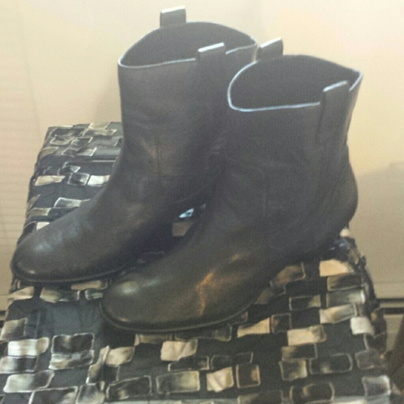 Boots - Picture 2 of 4